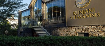 Kunjani Villas