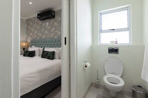 Garden Villa | Bathroom | Free toiletries, hair dryer, electronic bidet, towels