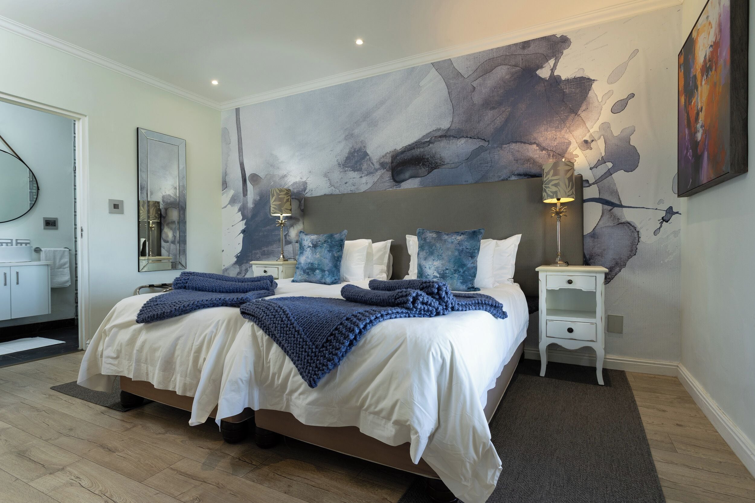 ملاءات للفراش لا تسبب الحساسية وخزنة داخل الغرفة