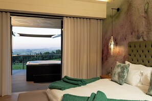 Presidential Villa | 2 bedrooms, hypo-allergenic bedding, in-room safe, laptop workspace