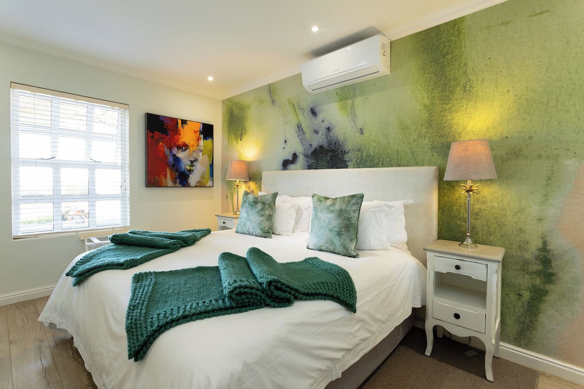 Cabernet Villa | 2 bedrooms, hypo-allergenic bedding, in-room safe, laptop workspace