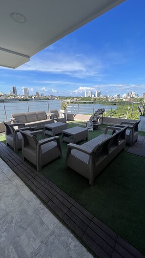 Rooftop terrace - Bahia 79 Apartasuites Cerca al Centro (Cartagena)
