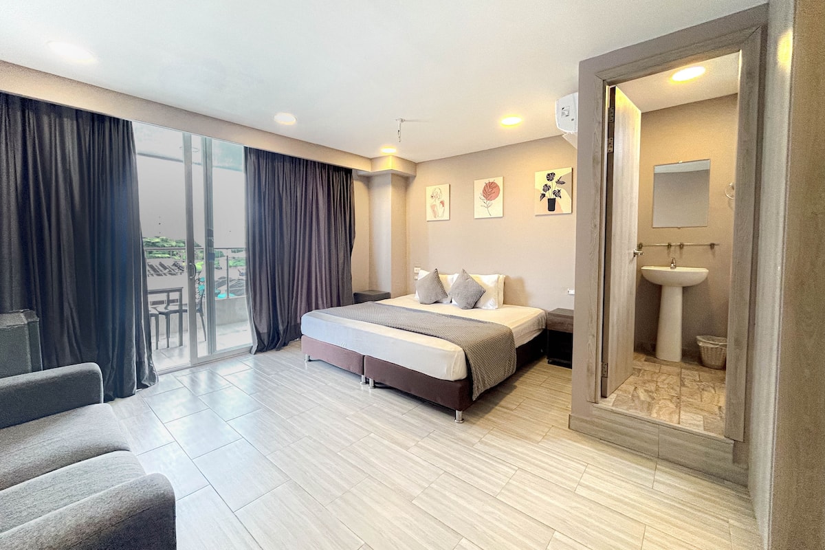 Premier Room | 1 bedroom, pillowtop beds, desk, laptop workspace