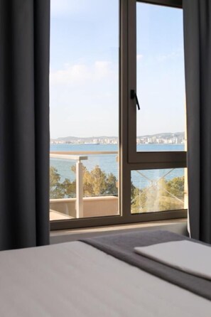 Standard Suite, 1 Bedroom, Mountain View | 1 bedroom, minibar, in-room safe, desk - Diamond Hill (Vlorë)