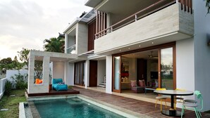 A modern two-story house with a swimming pool, outdoor seating, and a balcony. - RC Ubud Villa 1 (Ubud)