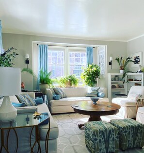 Téléviseur connecté, foyer, jeux vidéo, lecteur de DVD