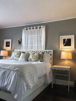 5 bedrooms, desk, iron/ironing board, travel cot