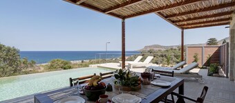 Seaside Villa Sfinari – Steps from the Beach