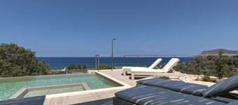 Seaside Villa Sfinari – Steps from the Beach