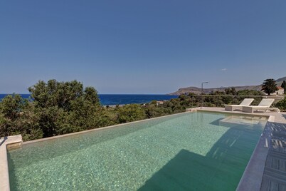 Seaside Villa Sfinari – Steps from the Beach