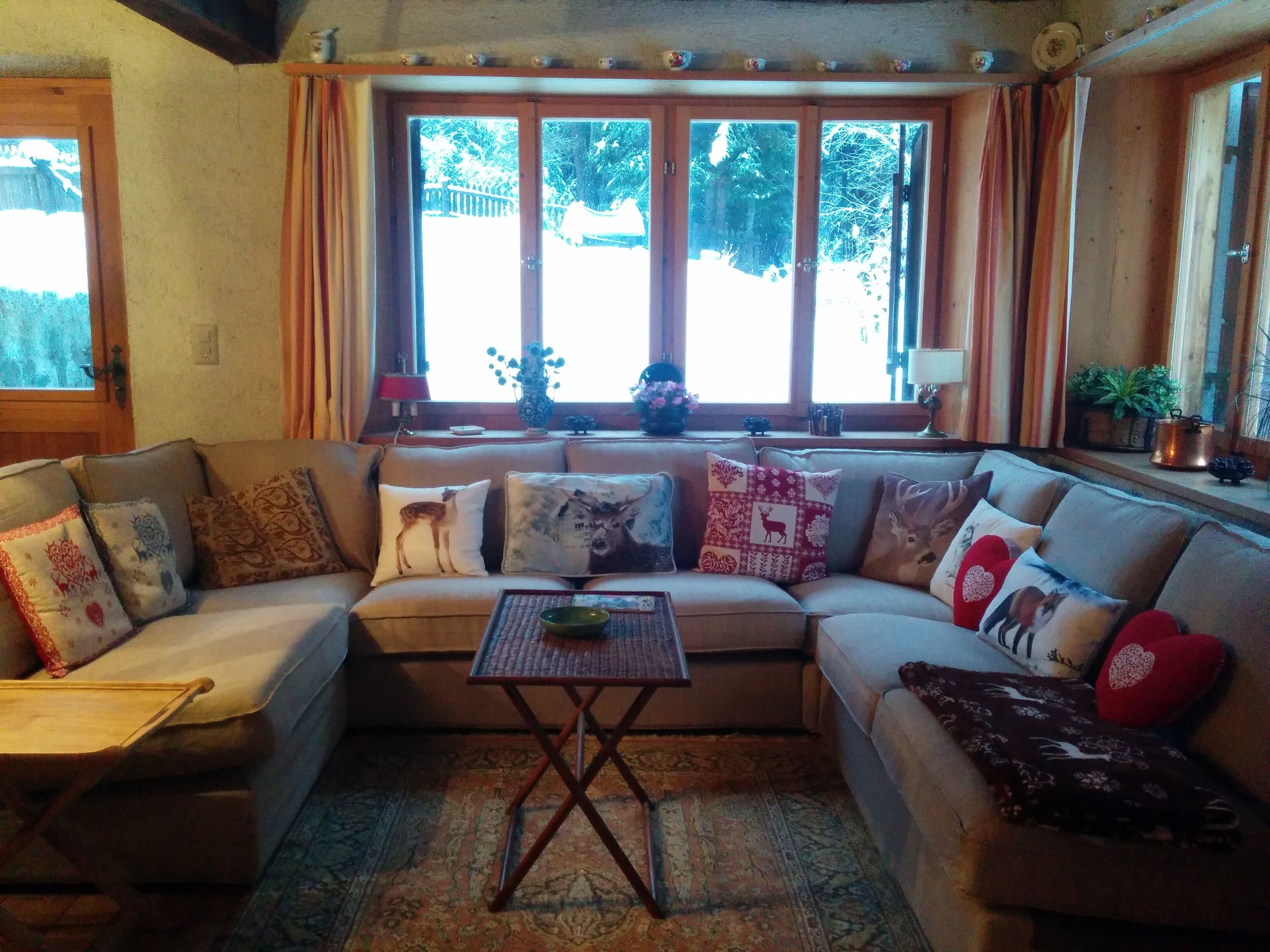 Fernseher, Bücher, Stereoanlage