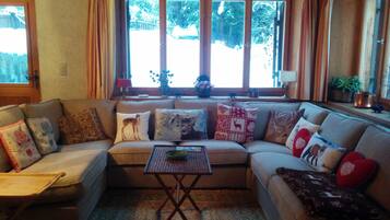 Fernseher, Bücher, Stereoanlage