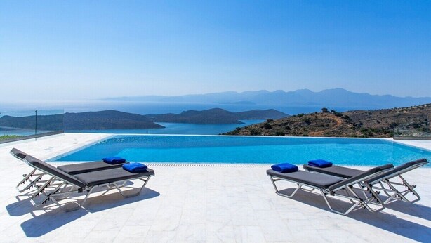 A poolside area with two lounge chairs and a clear view of the sea and distant mountains. - Mountain and Private Beach VILLA EAGLE  2-10 pers. (Chavgas)