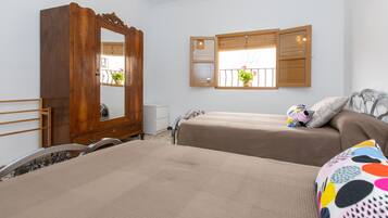 4 slaapkamers, een strijkplank/strijkijzer, wifi, beddengoed