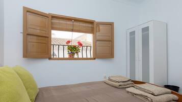 4 dormitoris, planxa i posts de planxar, wifi i roba de llit