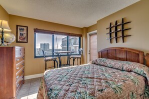 4 bedrooms, iron/ironing board, free WiFi, bed sheets - Rare Two-Story Oceanfront Penthouse • 5 Balconies • Stunning Beach Views (Myrtle Beach)