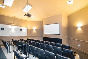 Meeting facility - Dream Disney Family Vacation,one of best resort 2 miles to Disney, space for 8 (Kissimmee)