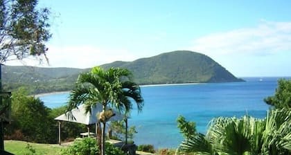Cottage with garden, 2 steps from the sea, for 5 people, fully equipped.