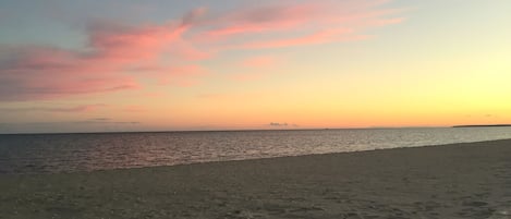靠近海滩