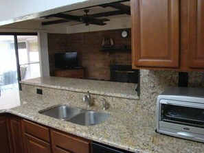 Fridge, microwave, oven, stovetop - Fun in the Sun @ Ormond Beach, walk to the beach! (Ormond Beach)
