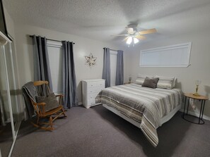 3 makuuhuonetta, silitysrauta/-lauta, ilmainen Wi-Fi, vuodevaatteet