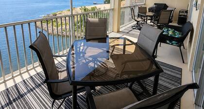 Top-Rated Walk-In Lakefront Condo indoor and outdoor Pools, Hot Tub & Sauna