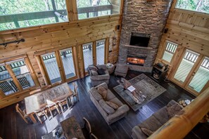 Smart TV, fireplace, DVD player, table tennis - Blue Ridge Mountain Serenity at The Summit: Hot Tub, Tubing & Hiking Trails (Blue Ridge)