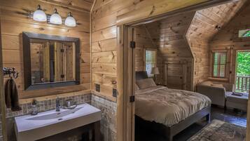 4 bedrooms, iron/ironing board, travel cot, free WiFi