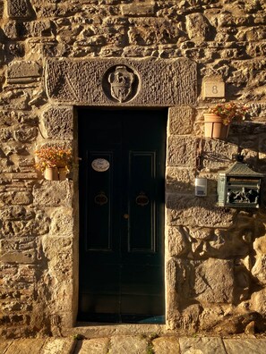 Exterior detail - Built in 1251 yet totally remodeled in 2014- Located in Historic Cortona City  (Cortona)