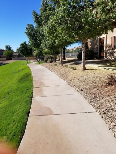 Only 15 minutes from Cardinals Stadium, 10 minutes to Peoria Baseball Complex