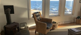 Oceanfront Cottage at the Edge of the Earth, St. John's 