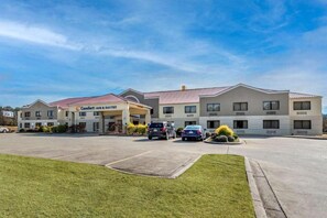Exterior - Comfort Inn and Suites (Alvarado)