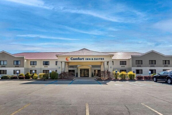 Exterior - Comfort Inn and Suites (Alvarado)