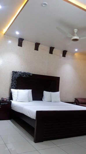 Family Double or Twin Room, 1 Double Bed, Accessible, Smoking | 4 bedrooms, premium bedding, pillowtop beds, desk