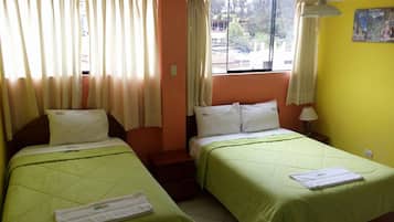 Chambre Double, 1 lit double | Rideaux occultants, Wi-Fi gratuit, draps fournis