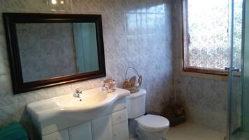 Shower, hydromassage showerhead, towels