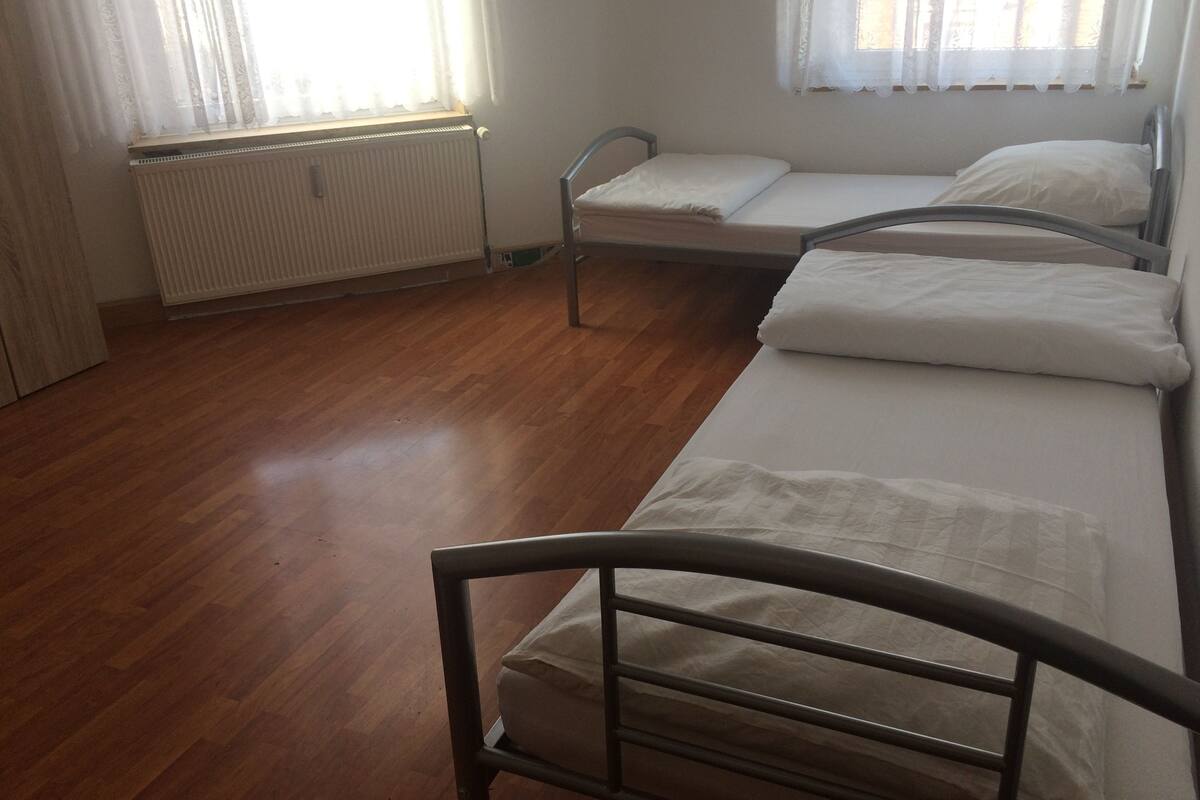 Departamento económico, 3 habitaciones, baño compartido (Economy Apartment for 8 Guests) | 3 habitaciones, escritorio, tabla de planchar con plancha y wifi gratis