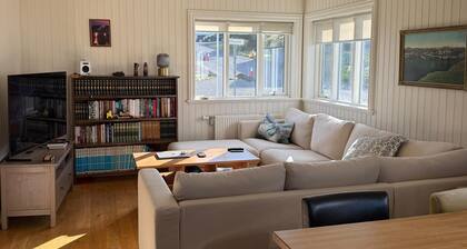 Palautettu talo Stykkisholmur vanhassakaupungissa