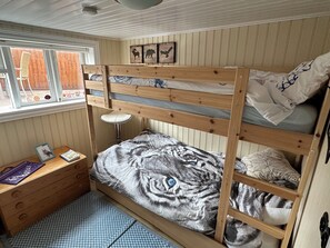 4 Schlafzimmer, Schreibtisch, schallisolierte Zimmer