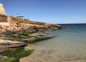 Beach nearby, sun-loungers, beach towels