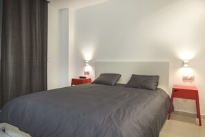 2 bedrooms, iron/ironing board, travel cot, free WiFi