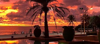 Stunning Karon Beachfront Apartment 707