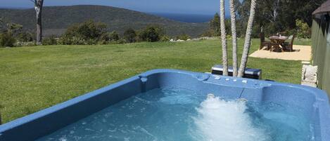 Bañera de hidromasaje al aire libre