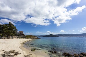 ب�القرب من الشاطئ