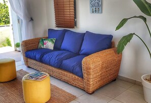 Smart TV - Villa Cecilia Ocean view and pool, pet friendly. (Arecibo)