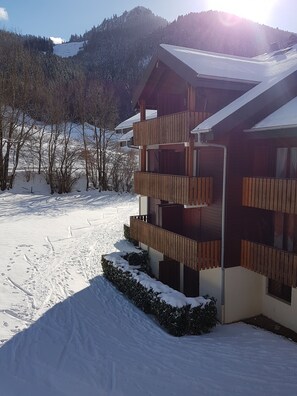 Exterior - Studio Flat, Sleeps 4. Doorstep skiing with spectacular views and location. (Bernex)