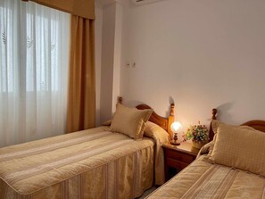 2 chambres, fer et planche à repasser, lit parapluie, Wi-Fi gratuit