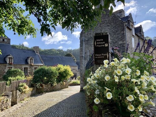 Charming 3★ Riverside Gîte in Léhon, Dinan | Pet-Friendly & Family-Friendly