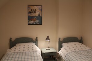 3 bedrooms, iron/ironing board, travel cot, WiFi