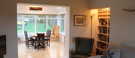 TV, fireplace, DVD player, books